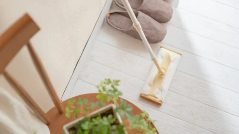 ワイパーで床掃除2